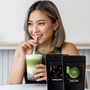 bubblejoy-matcha-powder-150g-lifestyle-kobieta.jpg.png